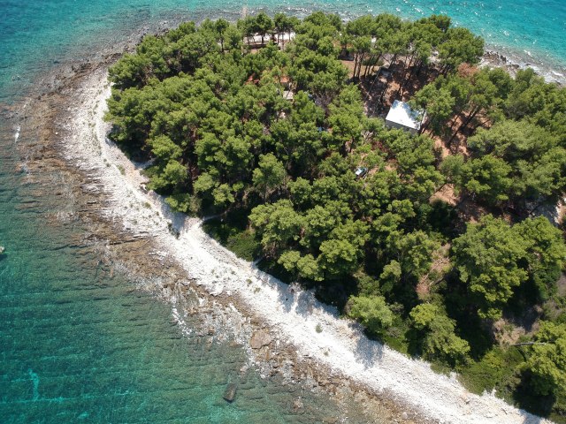 Nov naèin èuvanja mesta na plaži: Nesvakidašnji prizor na hrvatskom ostrvu FOTO
