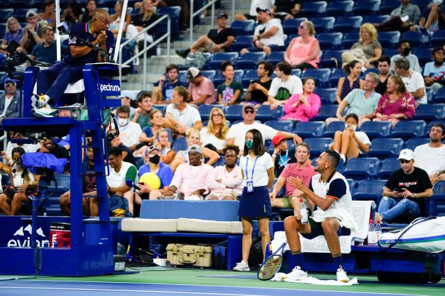 Kirjos besneo: Ovde sam da zabavljam ljude, a ne da idem po peškir VIDEO