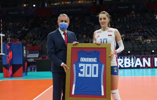 Maja Ognjenović nagrađena za 300. meč
