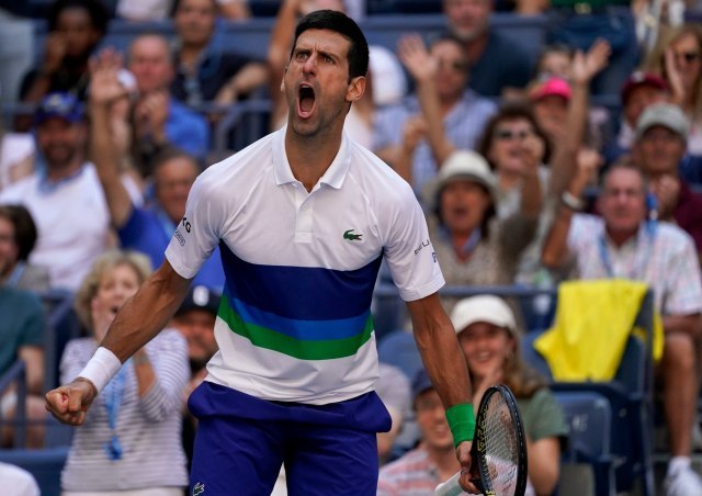 Djokovic from the abyss to the eighth finals