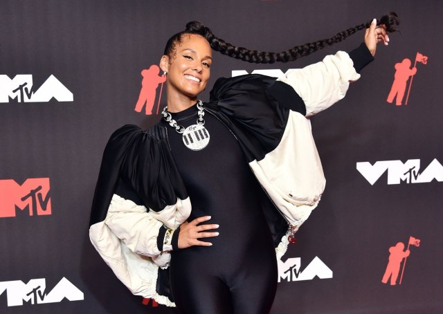 Može i ovako: Kad si prava zvezda, ne treba ti ni šminka na crvenom tepihu FOTO