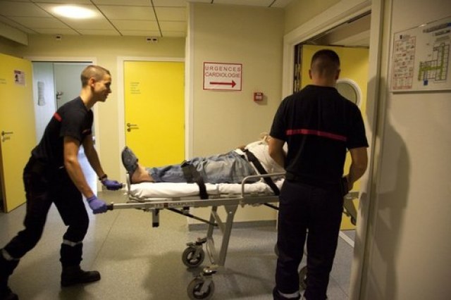Umro od posledica srèanog udara jer su 43 bolnice odbile da ga hospitalizuju