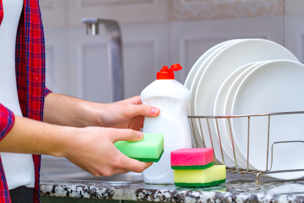 ZA 90 SEKUNDI: Trik koji eliminiše 99 posto bakterija iz vašeg sunđera za pranje sudova
