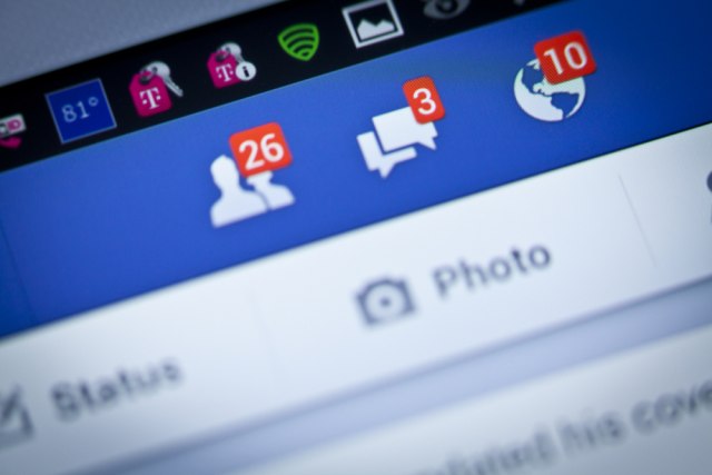 Devojkama u Srbiji masovno na Fejsbuku stižu zahtevi od nepoznatih muškaraca - zašto?