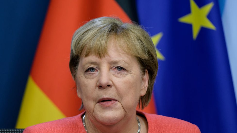 Angela Merkel, Nemačka i politika: Kraljica EU sa ukaljanom krunom