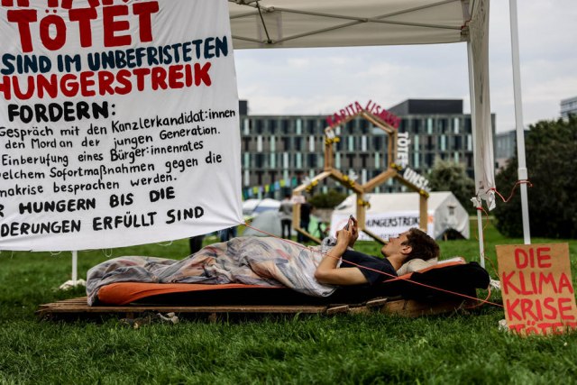 Učesnik kolabirao, štrajk se nastavlja – zašto su besni u Berlinu? FOTO