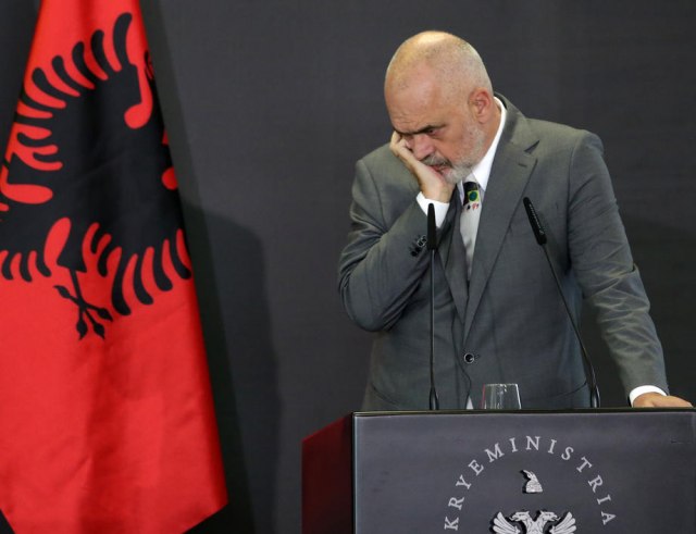 Prioritet mu ono što je potpisao s Vuèiæem, a obavezao se da lobira za priznanje tzv. Kosova