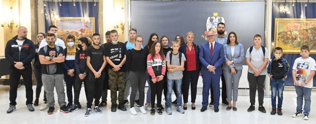 Beogradske graðevinske kompanije obnoviæe 34 kuæe na teritoriji Gline