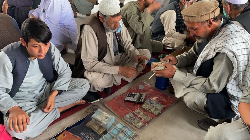 Avganistan, sukobi i ekonomija: Napadi na bolnice, džamije, a zemlja na ivici privrednoig kolapsa