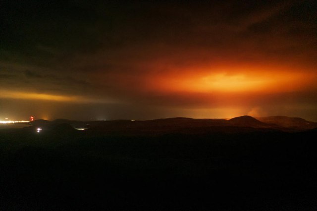 Lava se izliva stvarajuæi nestvarne prizore; erupcija traje veæ šest meseci FOTO/VIDEO