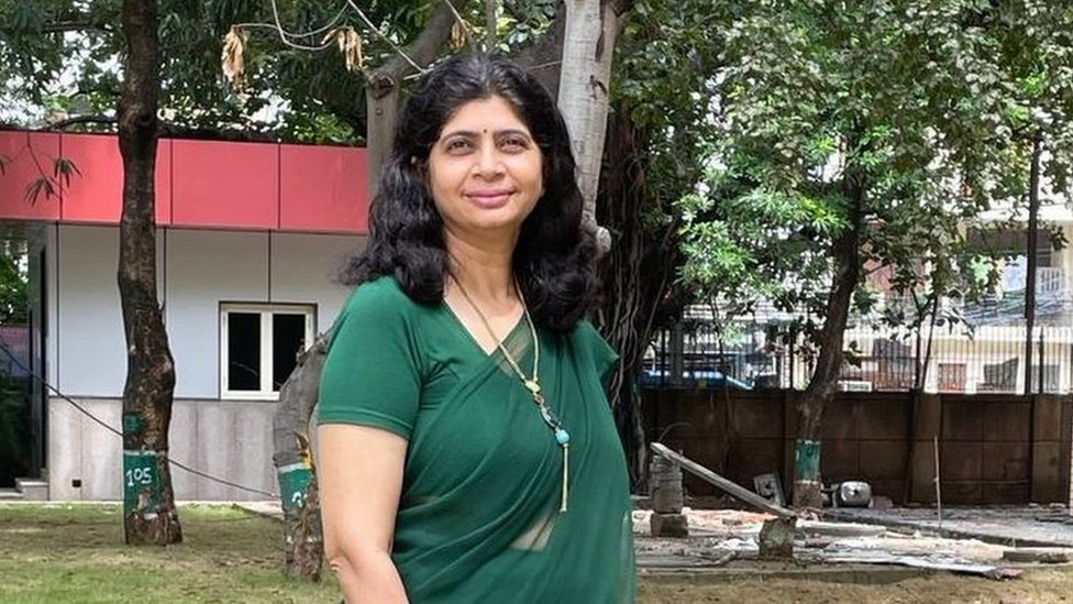 Korona virus, škola i Indija: Nastavnica poklonila stotine pametnih telefona da pomogne siromašnijim ðacima u uèenju tokom pandemije