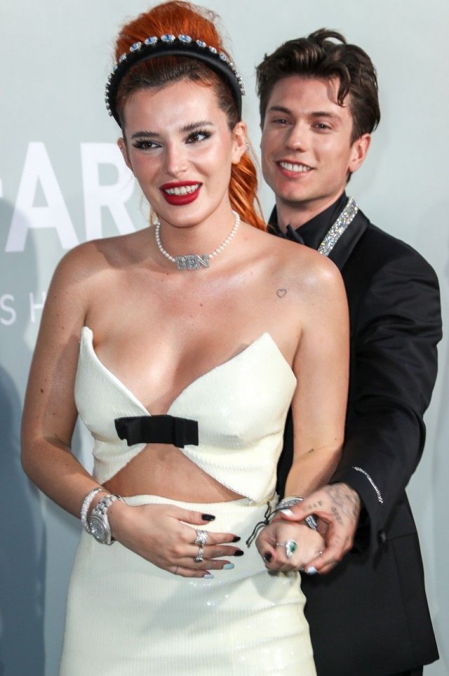 Glumica u grudnjaku na fotografijama sa veridbe FOTO