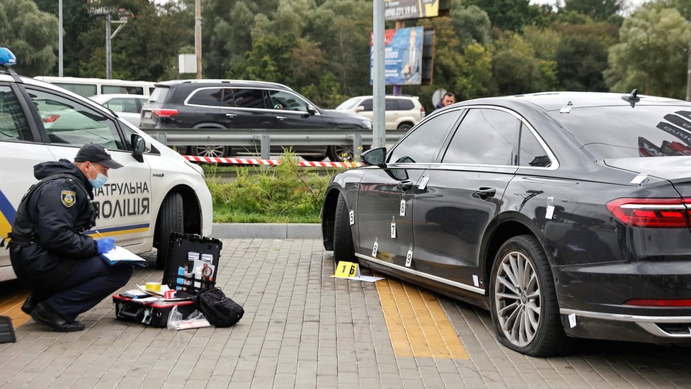 Ukrajina i kriminal: Rafalom na auto savetnika predsednika, vozač povređen - Zelenski najavljuje snažan odgovor