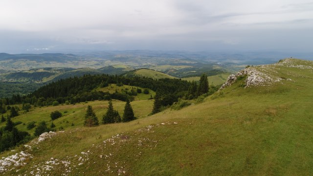 Šta povezuje planinu Jadovnik, kanjon Mileševke i vodopad Sopotnicu?