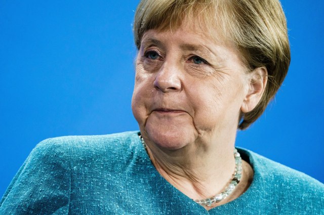 Merkelova poruèila: Glasajte za Lašeta da nam zemlja ostane stabilna