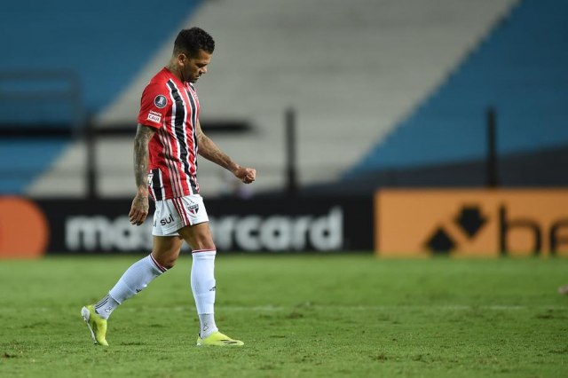 Dani Alves napustio Sao Paulo – pravi pauzu