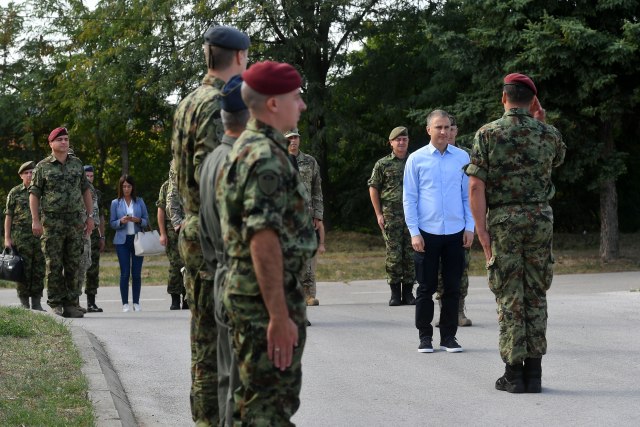 Ministar odbrane Srbije: Vojska je spremna