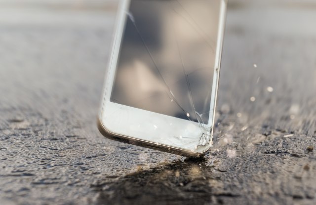 Da li je slomljenim ekranima telefona konaèno došao kraj? Nauènici napravili "nelomljivo staklo"