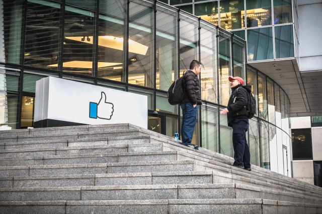 Zaposleni Facebooka zbog pada navodno nisu mogli da uđu u zgradu kompanije