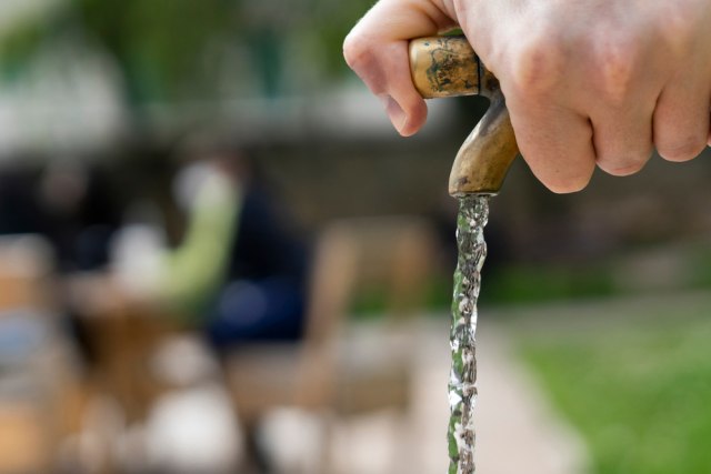 Na kojim javnim èesmama u Kragujevcu je voda bezbedna za piæe, a na kojim neispravna?