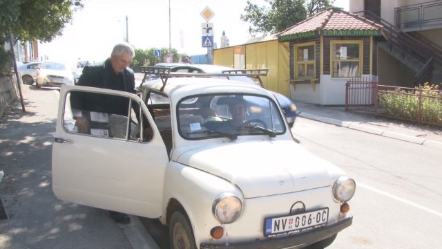 Baka Stojana vozi kao Flojd: Skoro 40 godina se ne odvaja od "Fiæe"