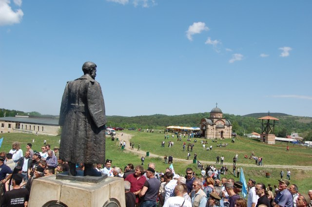 Što bliže Dražinom spomeniku: Srbi se grabe za zemljište