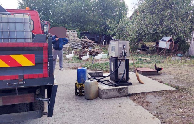 Razvio biznis na crno: Penzioner držao divlju pumpu - u dvorištu FOTO