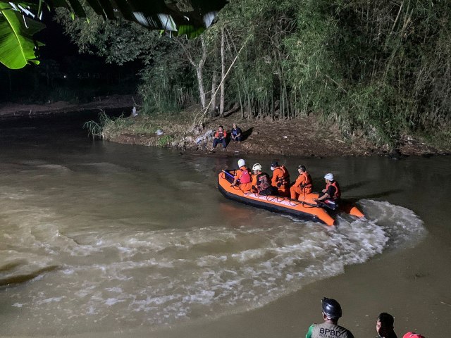 Jedanaest uèenika se utopilo u reci na školskom izletu
