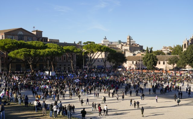 Protesti zbog kovid propusnica u Rimu