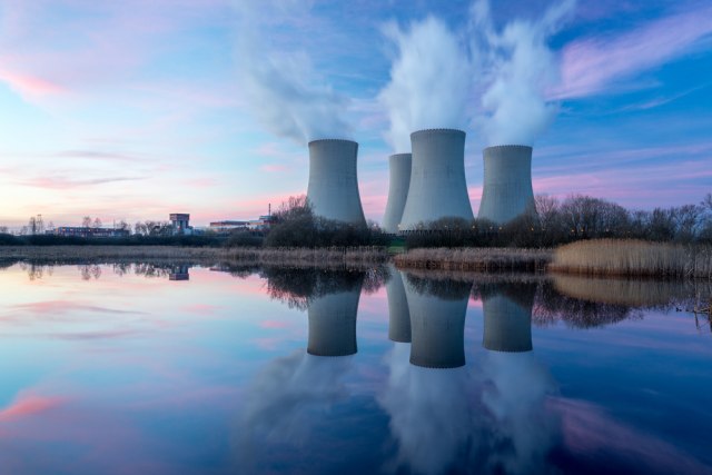 Francuska će graditi šest novih nuklearnih reaktora
