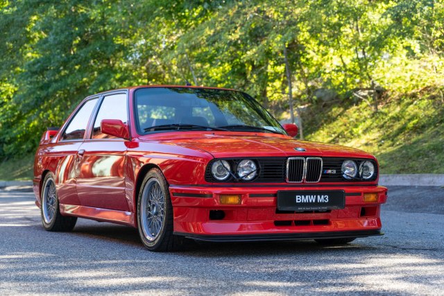 Prava poslastica: Na prodaju redak BMW M3 iz osamdesetih FOTO