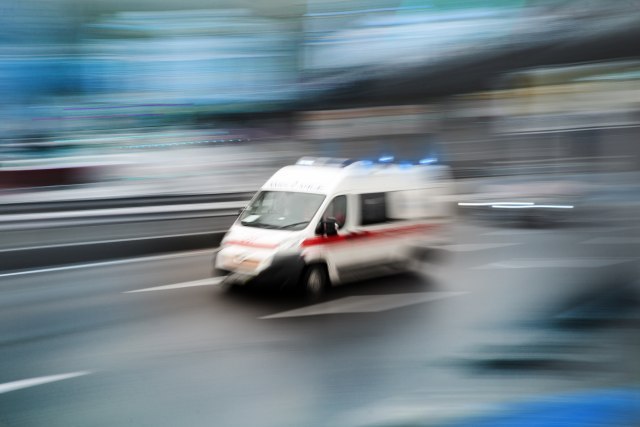 Sudar autobusa i automobila u Velikoj Kladuši; povreðene dve osobe VIDEO