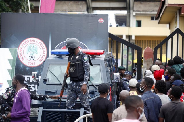 Policija u Nigeriji ispalila suzavac na demonstrante VIDEO