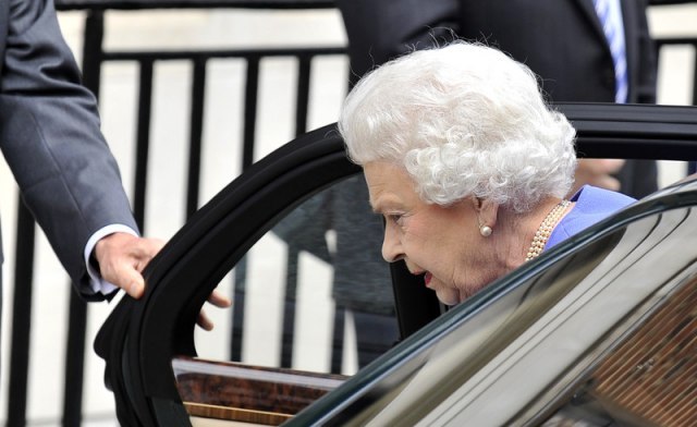 Queen Elizabeth hospitalized; Buckingham Palace: She's back home