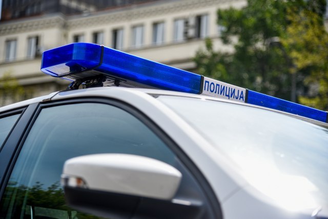 Dva vozača isključena iz saobraćaja u Beogradu; jedan udario autom u policijsko vozilo