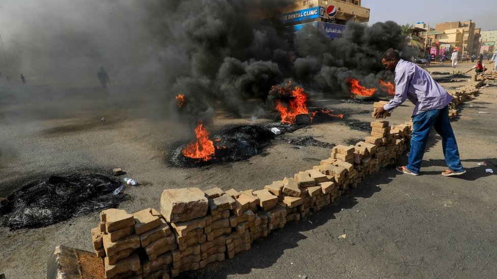Sudan: Vojska raspustila vladu Sudana i uvela vanredno stanje