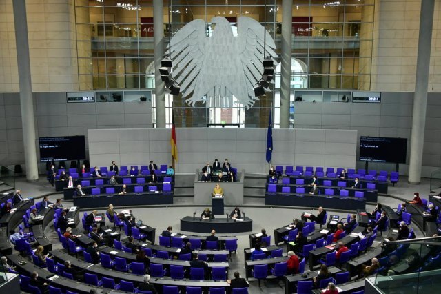 Prva sednica novog Bundestaga, Merkelova na tribini za goste