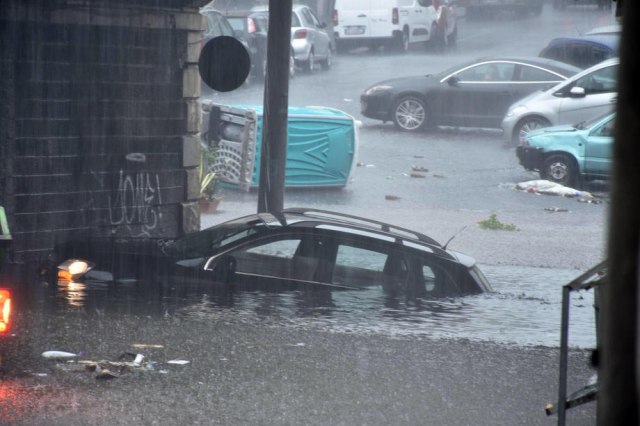 Na udaru uragana; ulice pretvorene u reke, šteta ogromna i nije kraj FOTO/VIDEO