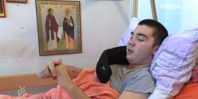 Zbog „najboljeg selfija“ Vasilije je pao sa terase i već dve godine je nepokretan