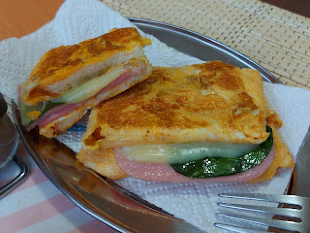 Doručak na brzinu - omlet sendvič
