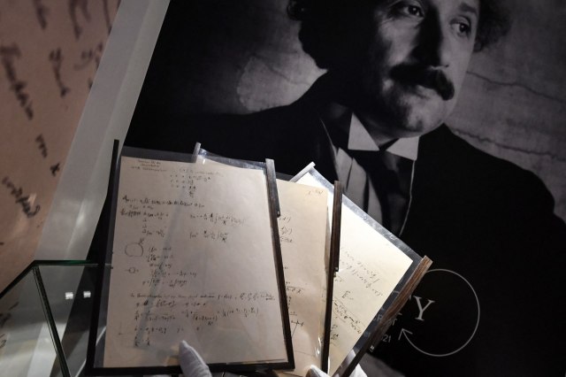 Ajnštajnov rukopis sa pripremom teorije relativnosti prodat za više od 11 miliona evra