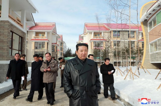 Kim Džong Un zabranio kožne kapute: "Izgledam jeftino zbog vas"