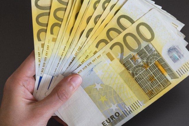 Za svako novoroðenèe nezaposlenih roditelja Jagodina izdvaja po 200 evra