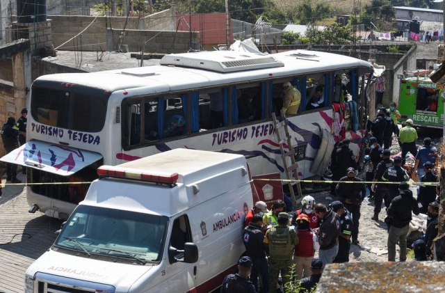 Nesreæa u Meksiku; autobus udario u kuæu, 19 poginulih FOTO