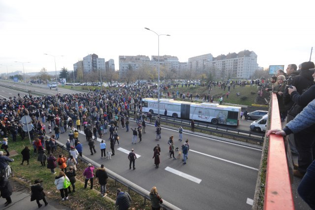 Media: Traffic in Belgrade normalized; Gazela passable after opposition protest PHOTO
