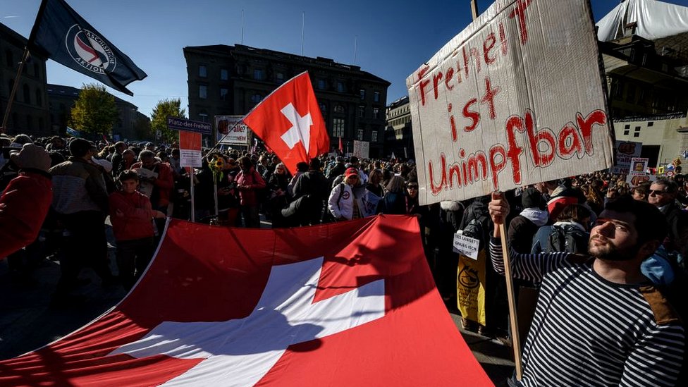 Korona virus i Švajcarska: Na referendumu odluèeno - kovid propusnice ostaju na snazi