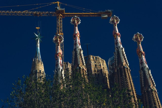 1,5 miliona evra vredna i 5,5 tona teška zvezda iznad Barselone FOTO