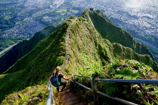 Ljutita poruka sa Havaja - zašto se i dalje penjete na zabranjene Haiku stepenice?