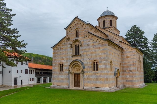 "Vlada Kosova da vrati zemljište manastiru Visoki Deèani"