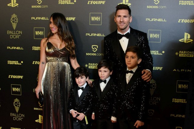 Mesijevi na crvenom tepihu: Preslatki sinovi slavnog fudbalera zvezde večeri FOTO